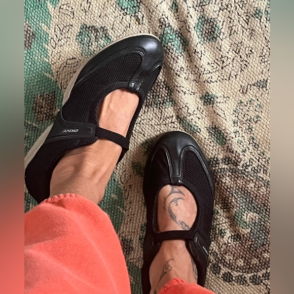 DKNY Tennis Mary Jane, slip ons, sz 9 - Picture 6 of 10